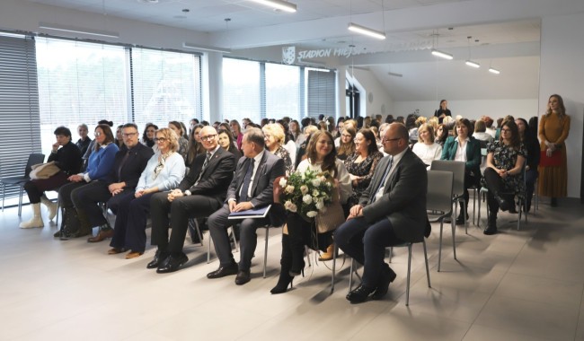 Zdjęcie przedstawia wyjątkowe święto wszystkich pracowników pomocy społeczne